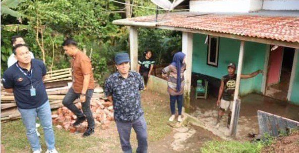 Dampak Bencana Banjir Menimpa Warga, Pj Sekda Salurkan Bantuan