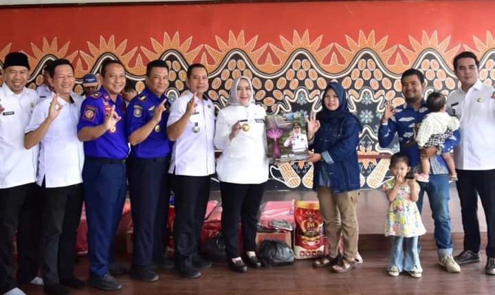 Bupati Salurkan Bantuan Korban Bencana Kebakaran