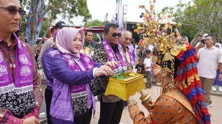Bupati Ratna Machmud Buka Festival Literasi, Fokus Kembangkan Kemampuan Berpikir Kritis