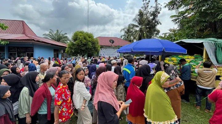 Warga Megang Sakti Serbu Pasar Murah! Beras hingga Gas Elpiji Dijual Harga Miring