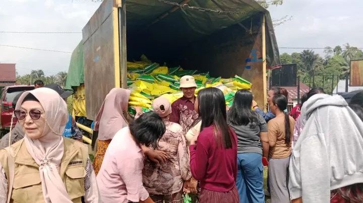 Gerak Cepat Kendalikan Inflasi: Pemkab Musi Rawas Guyur 5 Ton Beras Murah di Selangit