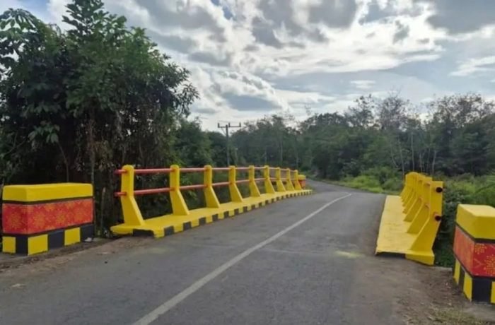 Bukan Sekadar Cat Ulang! Begini Tampilan Menawan Jembatan di Mura dengan Sentuhan Batik